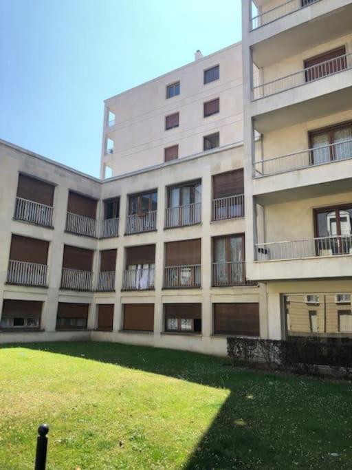 Nice Flat St Germain En Laye Centre 30 Minutes To Paris Saint-Germain-en-Laye Ngoại thất bức ảnh
